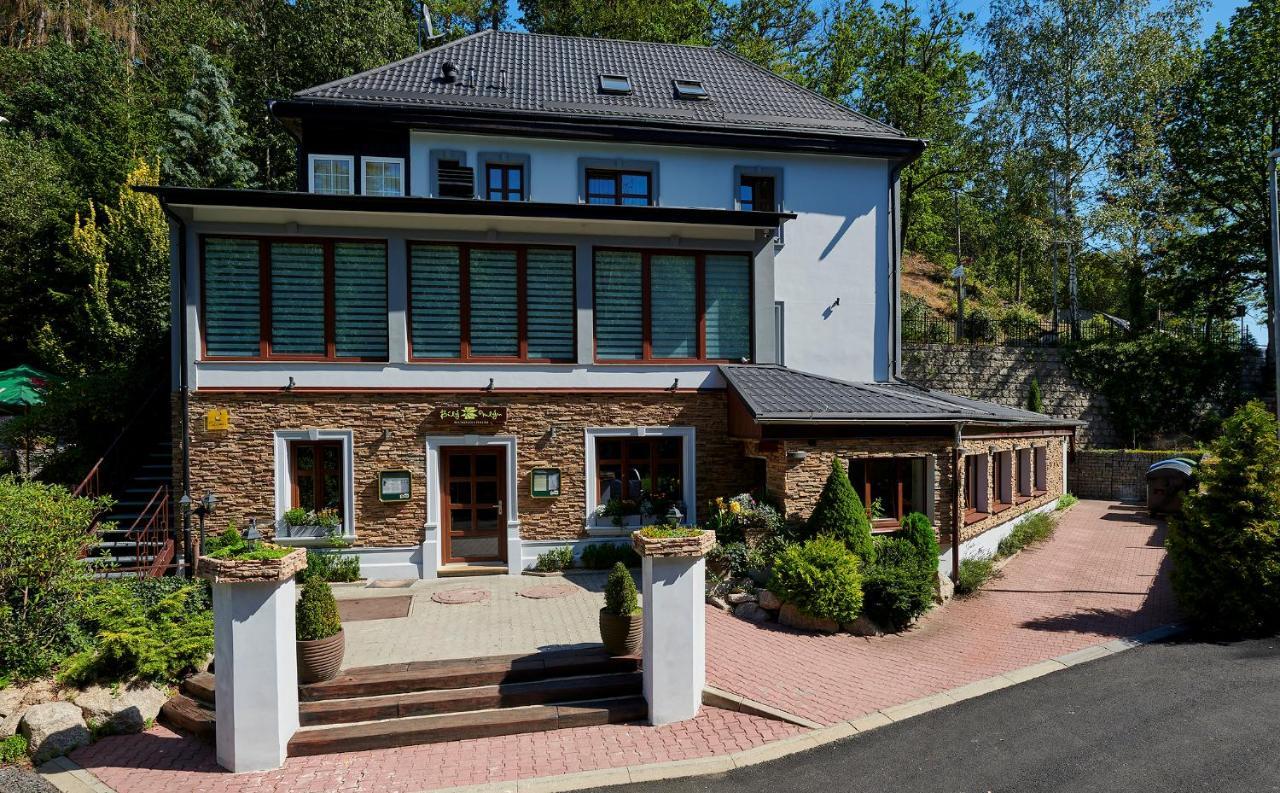Penzion A Restaurace Bily Mlyn Liberec Exteriör bild