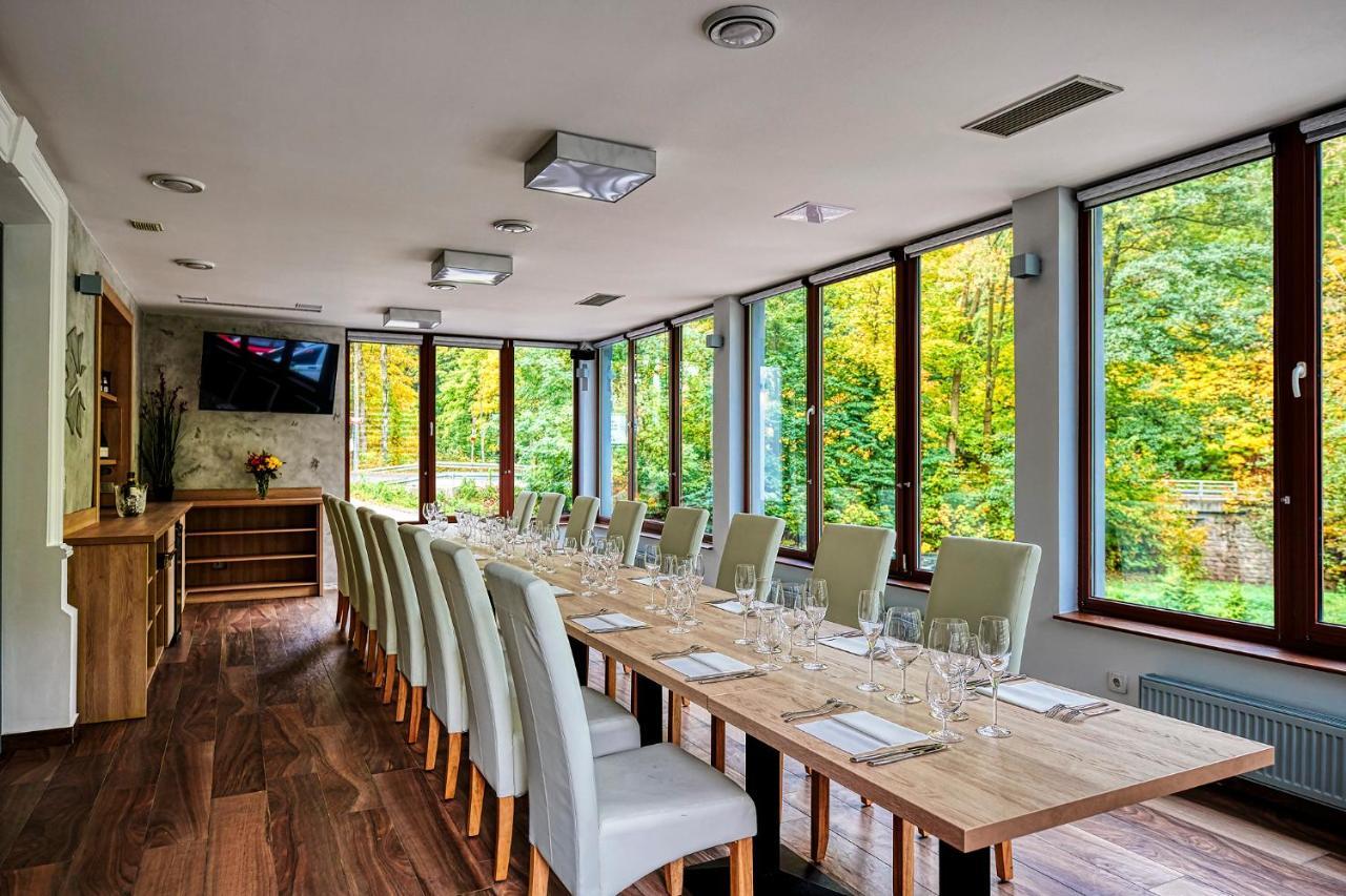 Penzion A Restaurace Bily Mlyn Liberec Exteriör bild